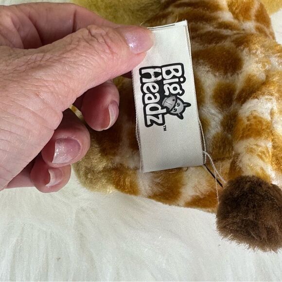 Adorable Giraffe Plush Toy - Picture 7 of 8